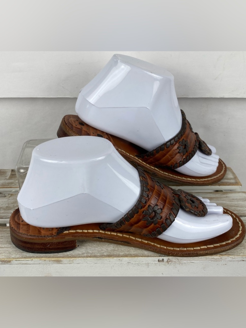 Jack Rogers Navajo flat sandals in a brown crocodile-embossed leather finish 7M - Picture 7 of 15